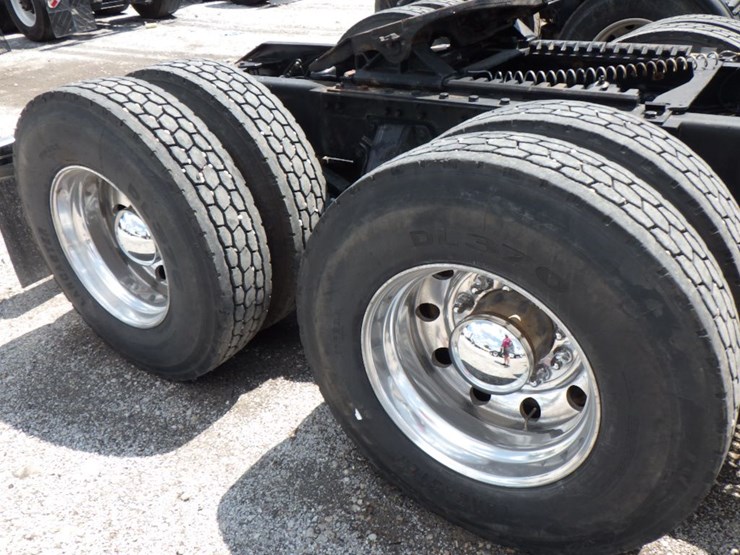2015-kenworth-t800-image-4