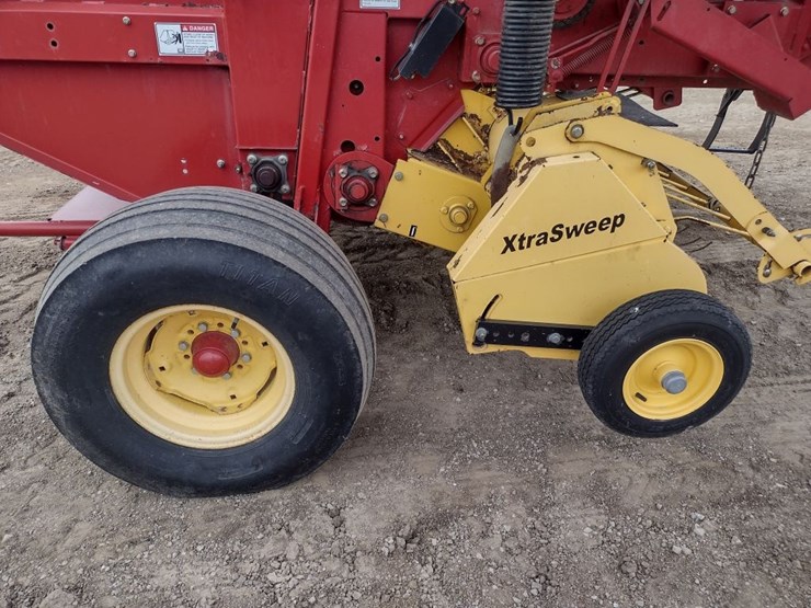 new-holland-br740-image-15