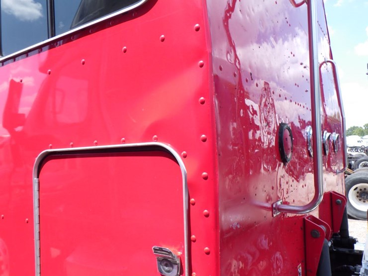 2012-peterbilt-389-image-19
