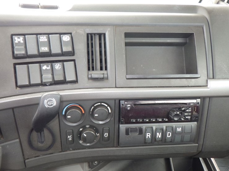 2020-volvo-vnr300-image-15