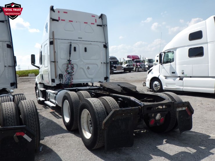 2023-freightliner-cascadia-126-image-15