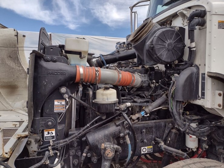 peterbilt-348-image-28