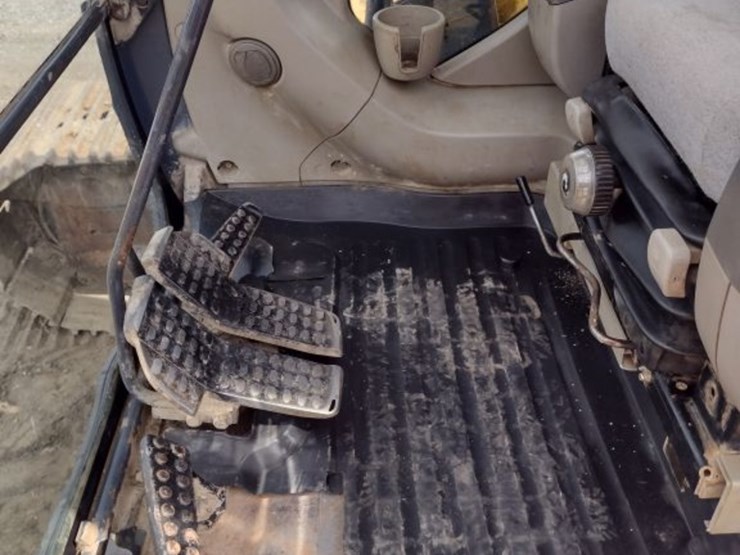 2007-deere-270d-lc-image-13