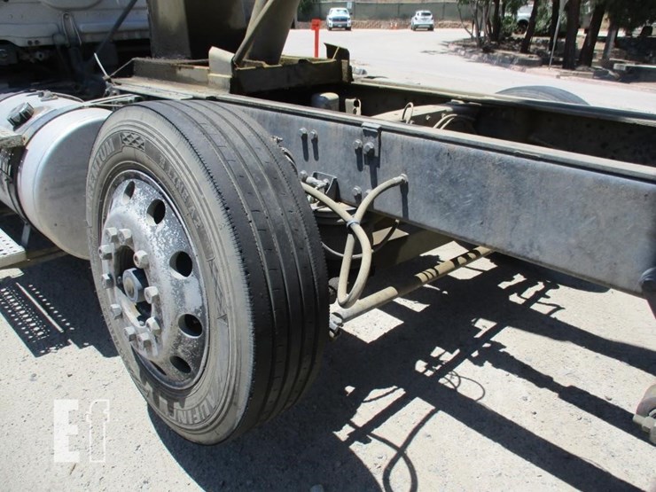 2014-freightliner-cascadia-125-image-22