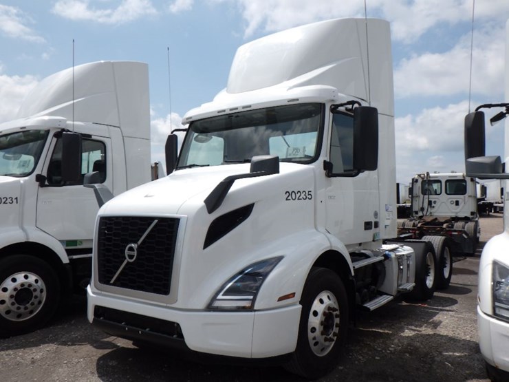 2020-volvo-vnr300-image-1