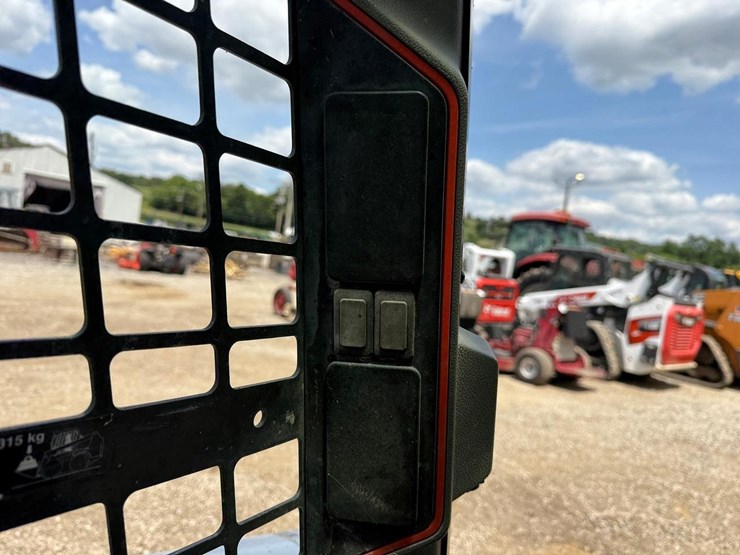 2020-bobcat-t76-image-25