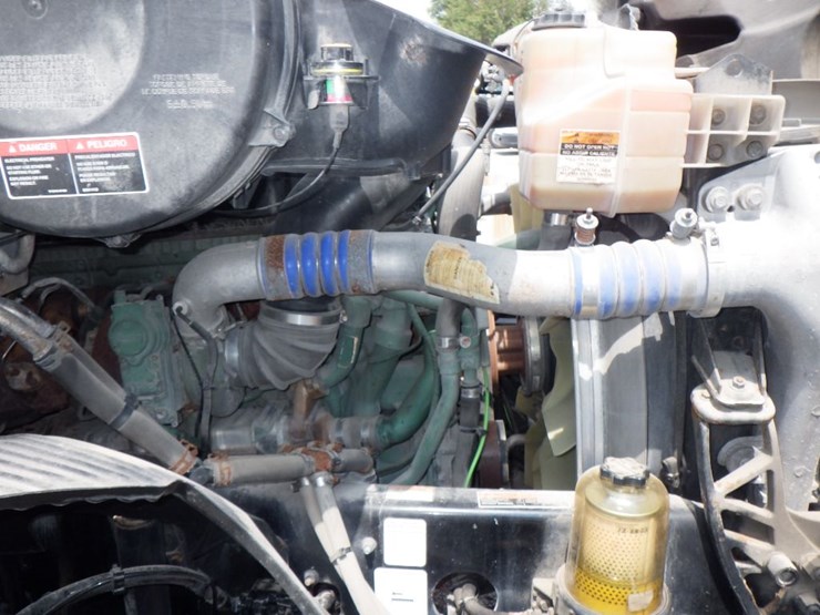 2020-volvo-vnr300-image-25