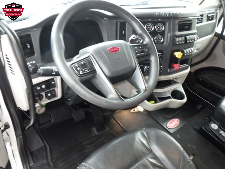 2022-peterbilt-579-image-21