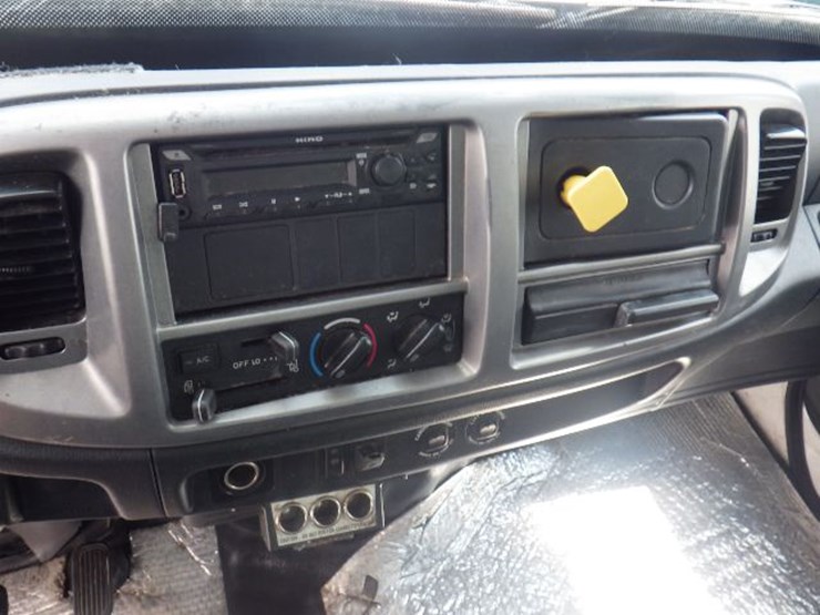 2018-hino-268a-image-16