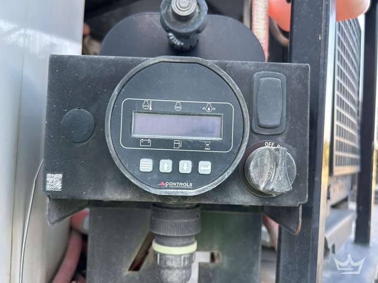 2010-freightliner-m2-106-image-29