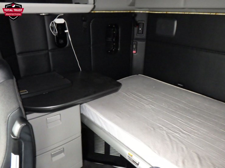 2022-kenworth-t680-image-21