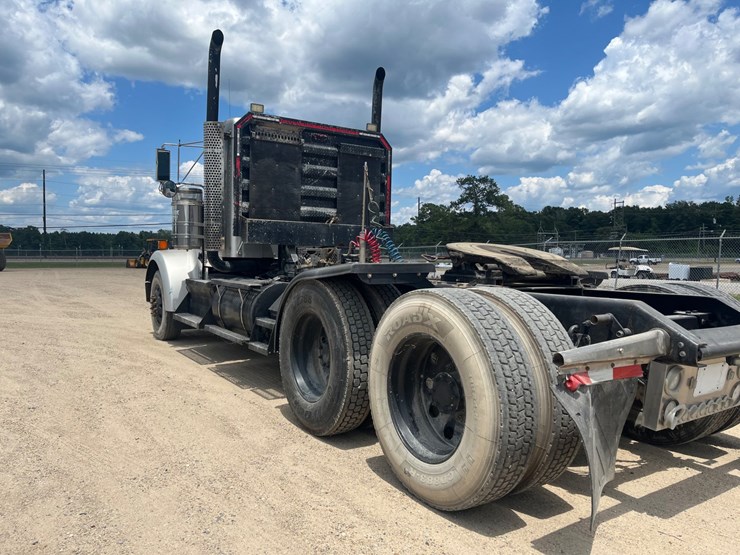 #39299-•-2010-kenworth-w9-image-3