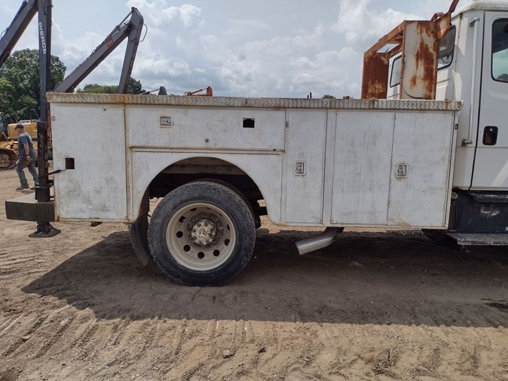 freightliner-fl70-image-21