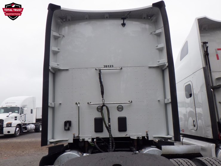 2022-kenworth-t680-image-12