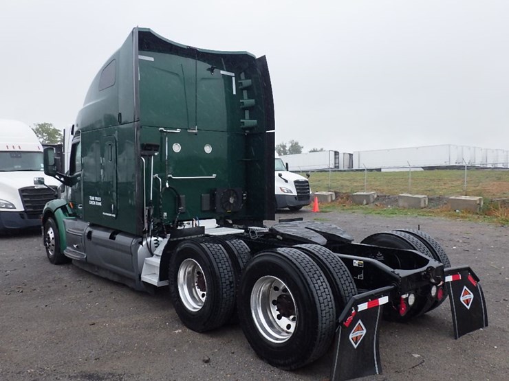 2021-peterbilt-579-image-15