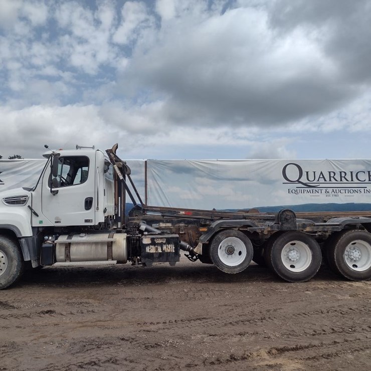 FREIGHTLINER 114SD
