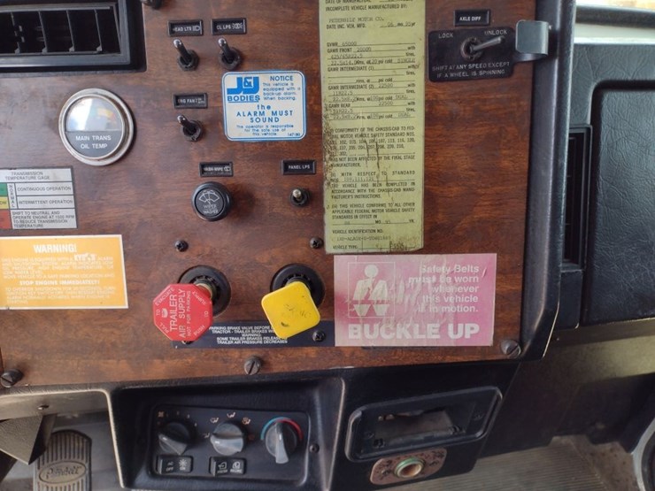 peterbilt-357-image-8