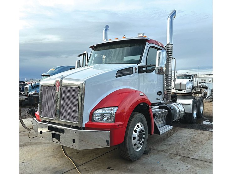 2024-kenworth-t880-image-1