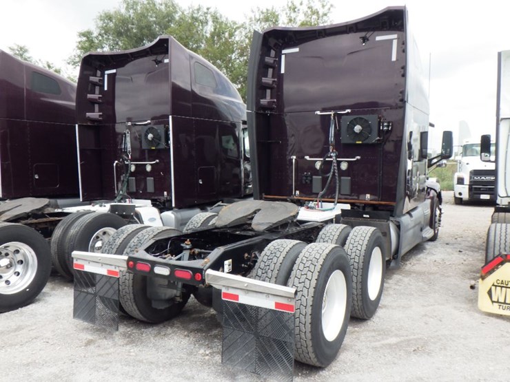 2019-peterbilt-579-image-11