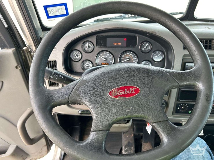 2011-peterbilt-337-image-14