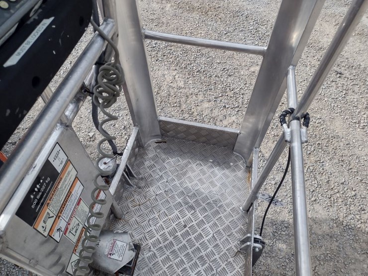 jlg-x600aj-image-8