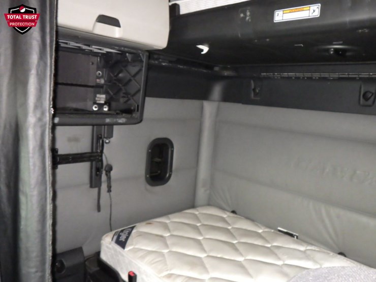 2022-freightliner-cascadia-126-image-22