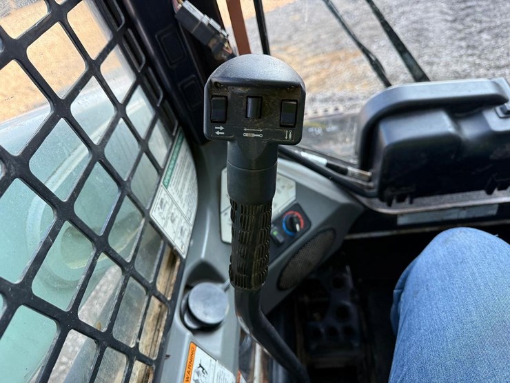 2020-bobcat-t595-image-28