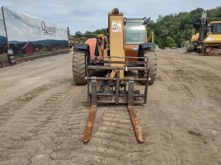 2004-lull-944e-42-image-2
