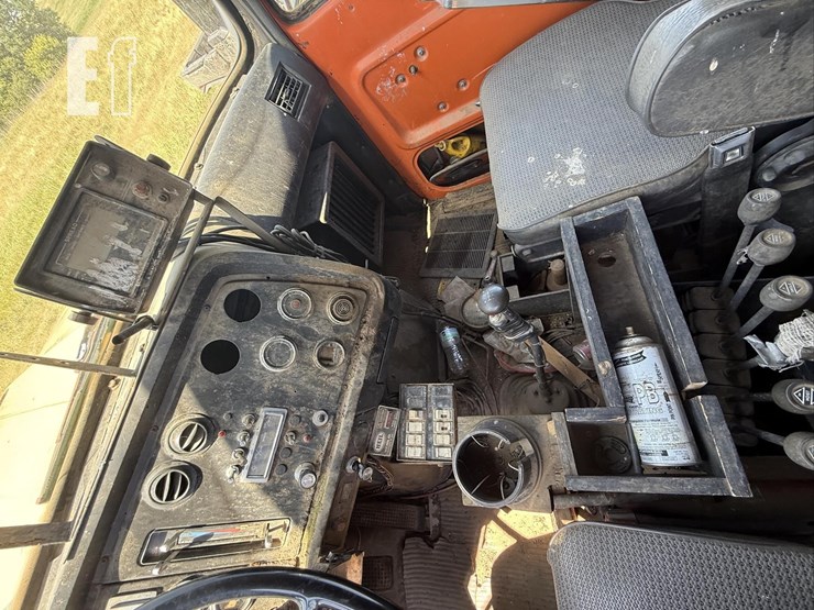 1991-ford-lt9000-image-32