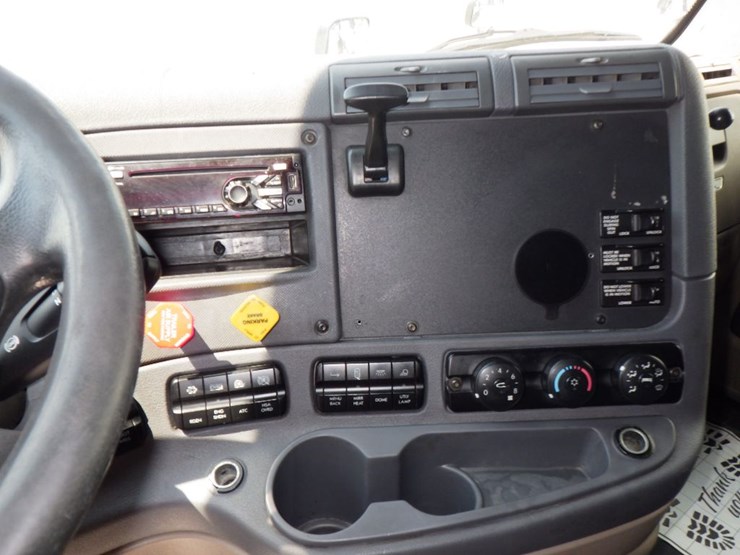 2016-freightliner-cascadia-125-evolution-image-22