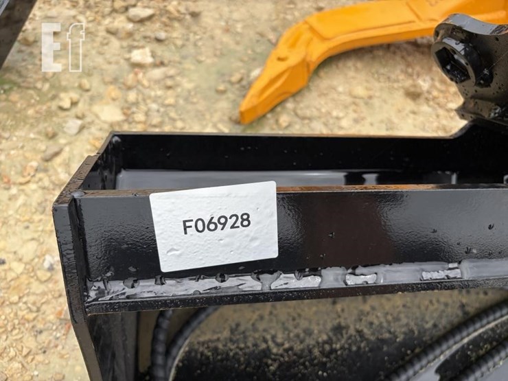 future-32"-hyd-tilting-excavator-bucket-image-6