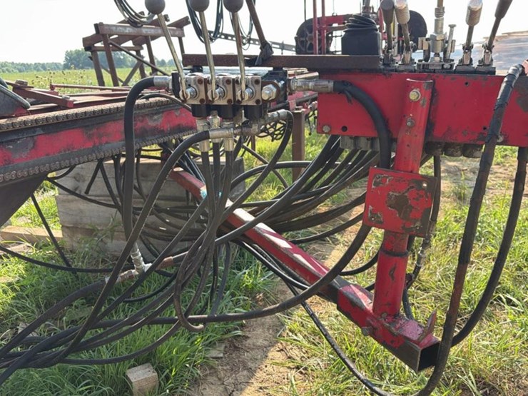 2007-john-deere-3320-image-43
