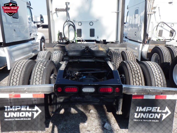 2022-peterbilt-579-image-11