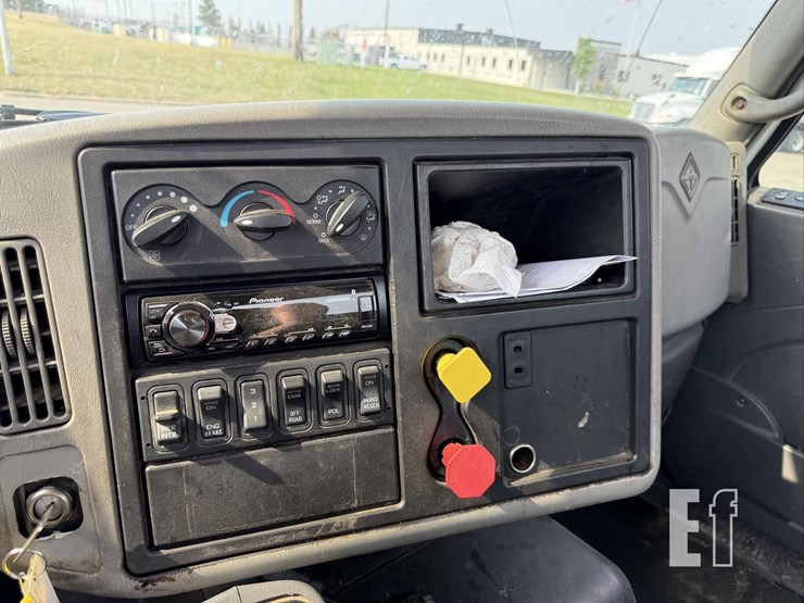 2009-international-transtar-8600-image-42