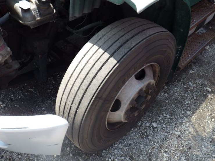 2016-freightliner-m2-106-image-25