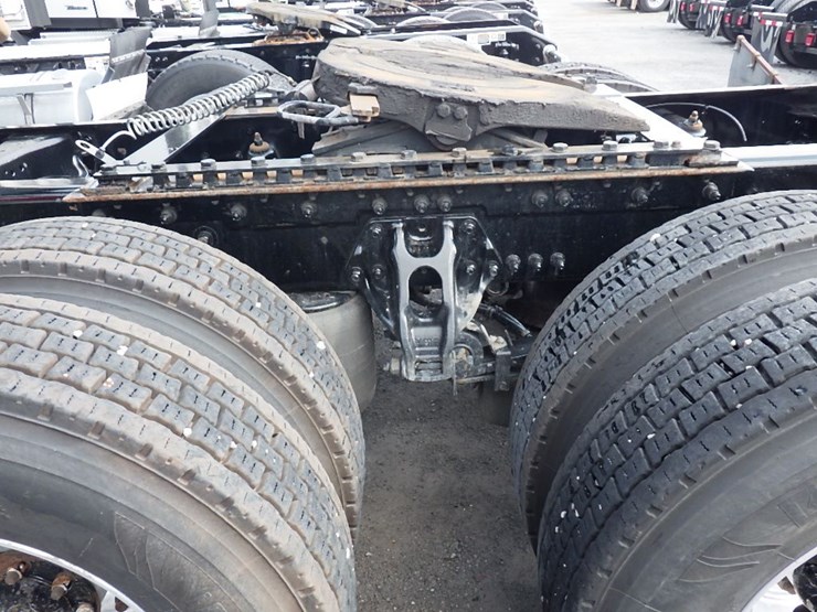 2024-kenworth-t680-image-22