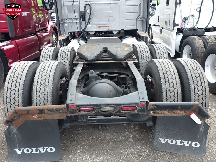 2019-volvo-vnl860-image-13
