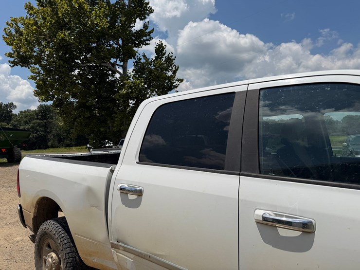 2015-dodge-2500-image-34