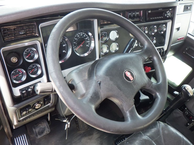 2015-kenworth-t800-image-13