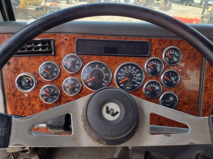 western-star-4900-image-8