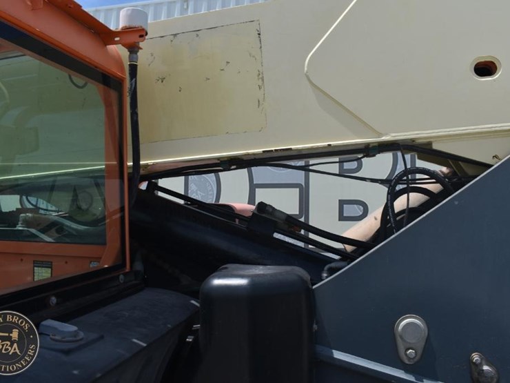 2012-jlg-g9-43a-image-16