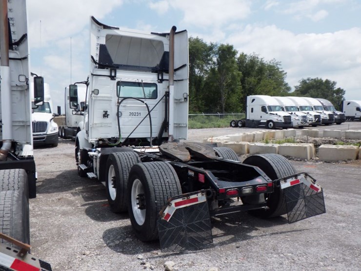 2020-volvo-vnr300-image-11