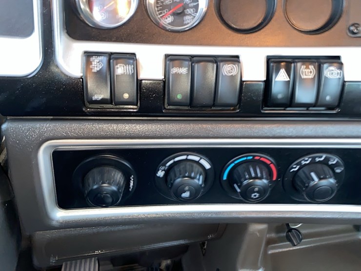 2018-kenworth-t440-image-118