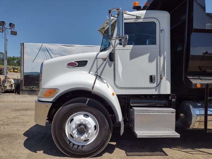 peterbilt-340-image-21