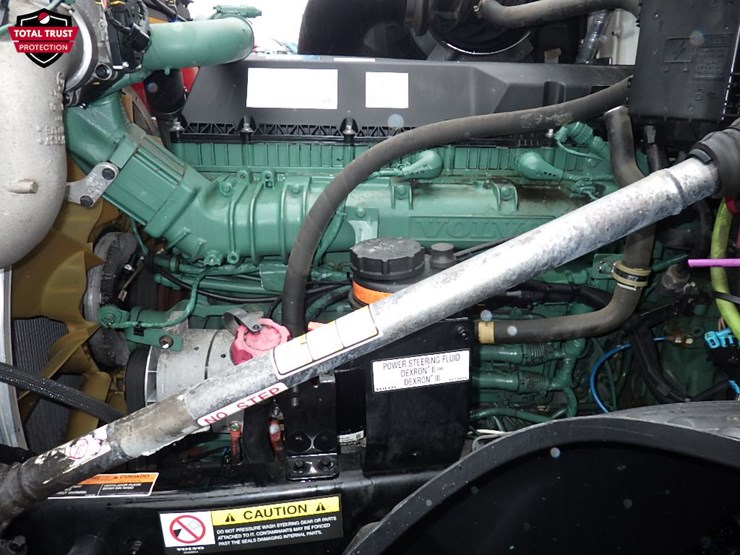 2023-volvo-vnl860-image-27
