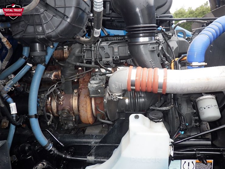2023-peterbilt-579-image-30