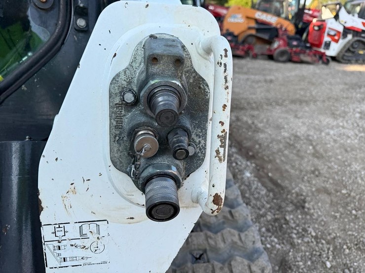 2020-bobcat-t595-image-11