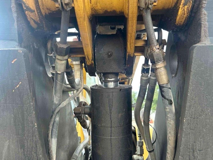 caterpillar-tl642-image-13