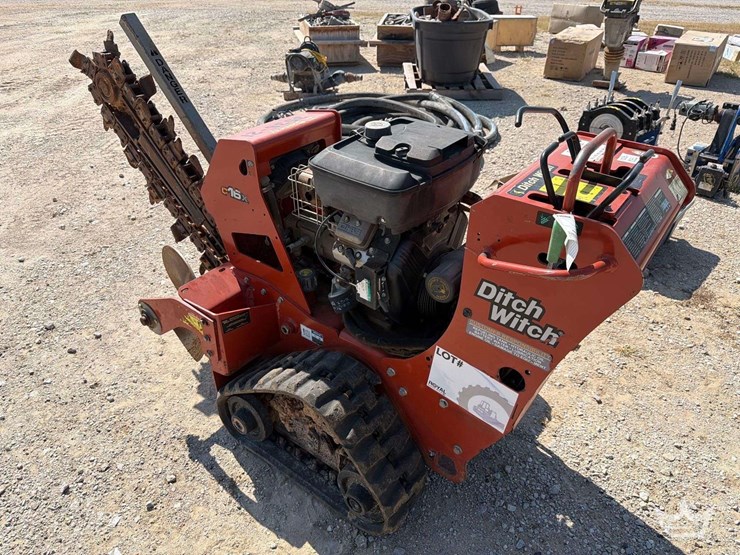 2019-ditch-witch-c16x-image-3