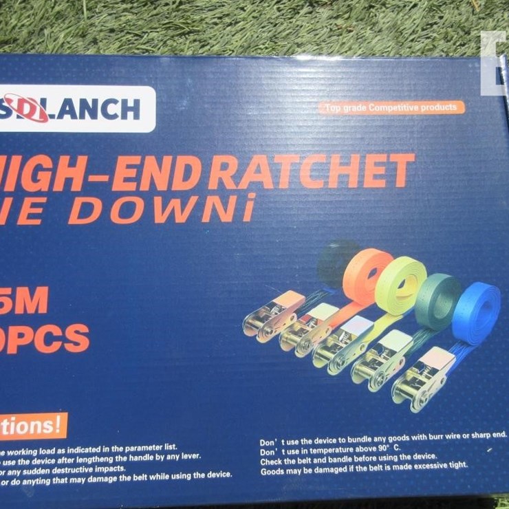 BOX OF HOOKLESS 3.5M RATCHET STRAPS